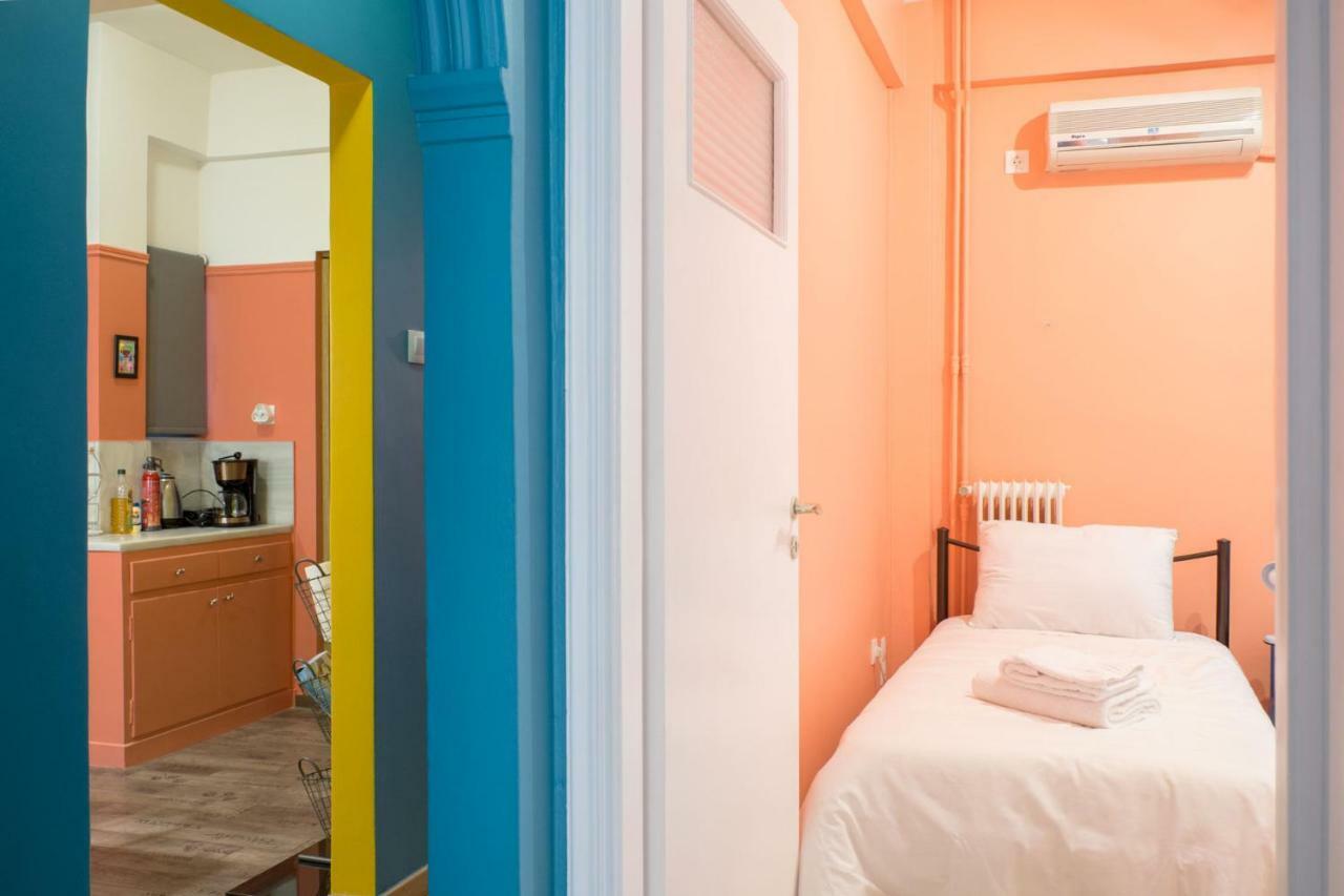 "Casa De Colores", Next To The Metro Athen Exterior foto