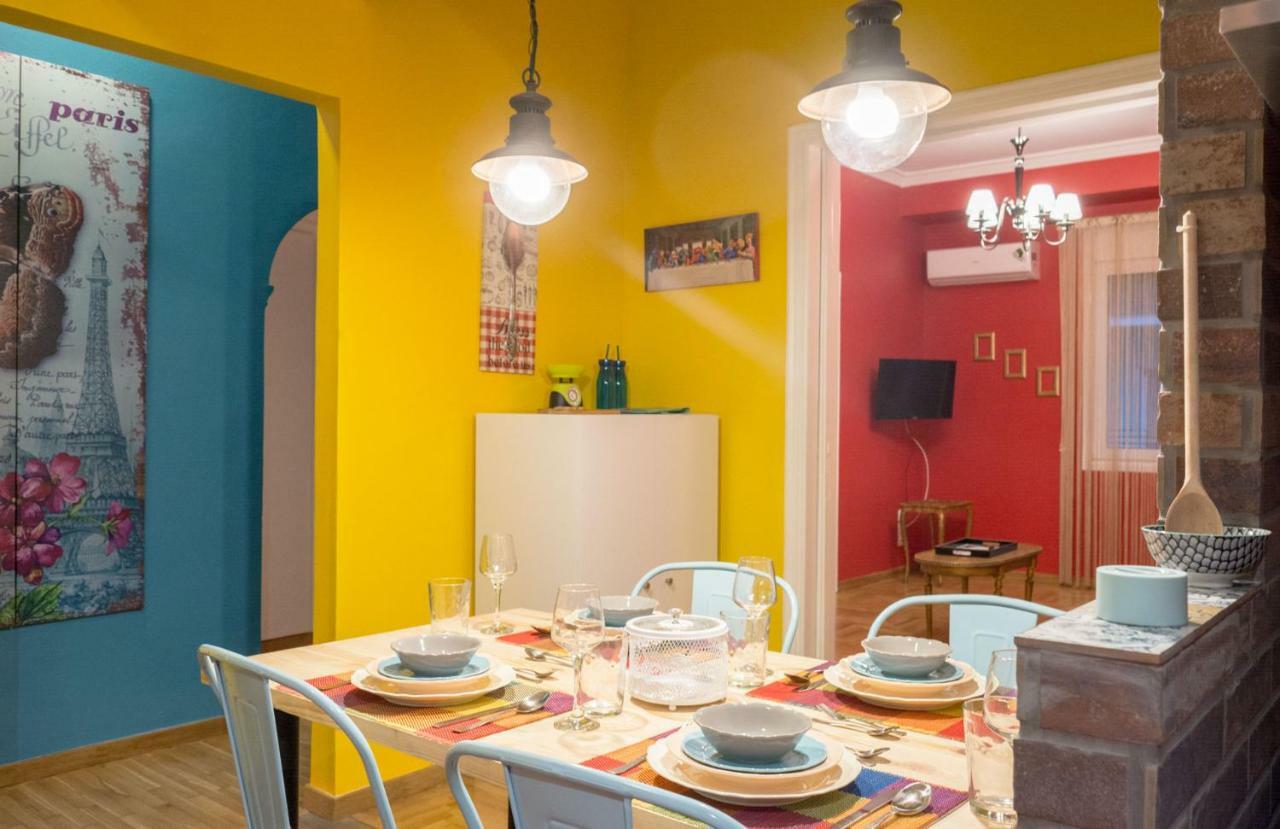 "Casa De Colores", Next To The Metro Athen Exterior foto
